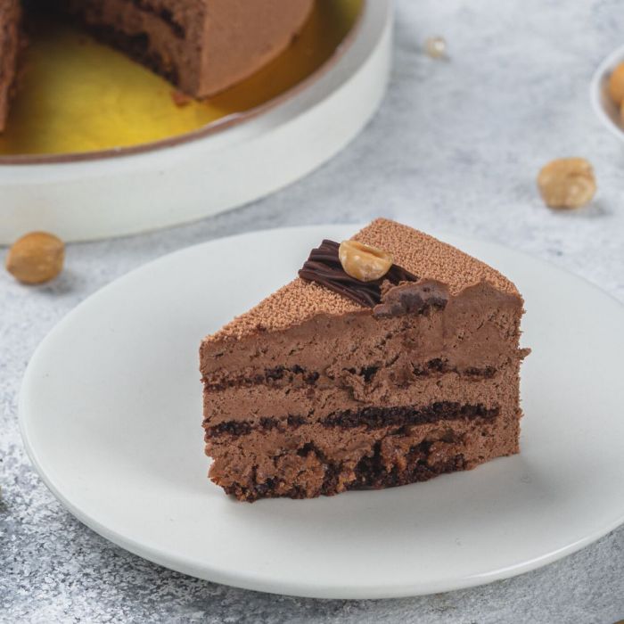 Signature Eggless Crunchy Cake