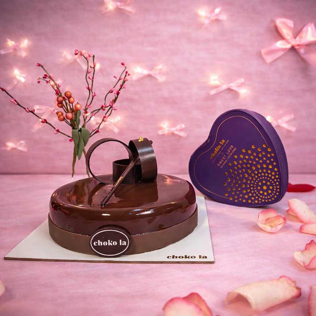 Sweet Love And Cake Valentine Combo